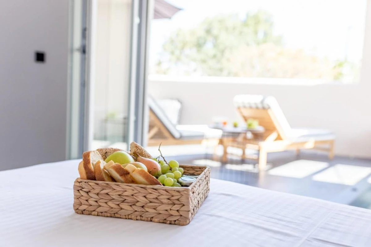 Aegean Gem Kamari - Hotel Photo 9