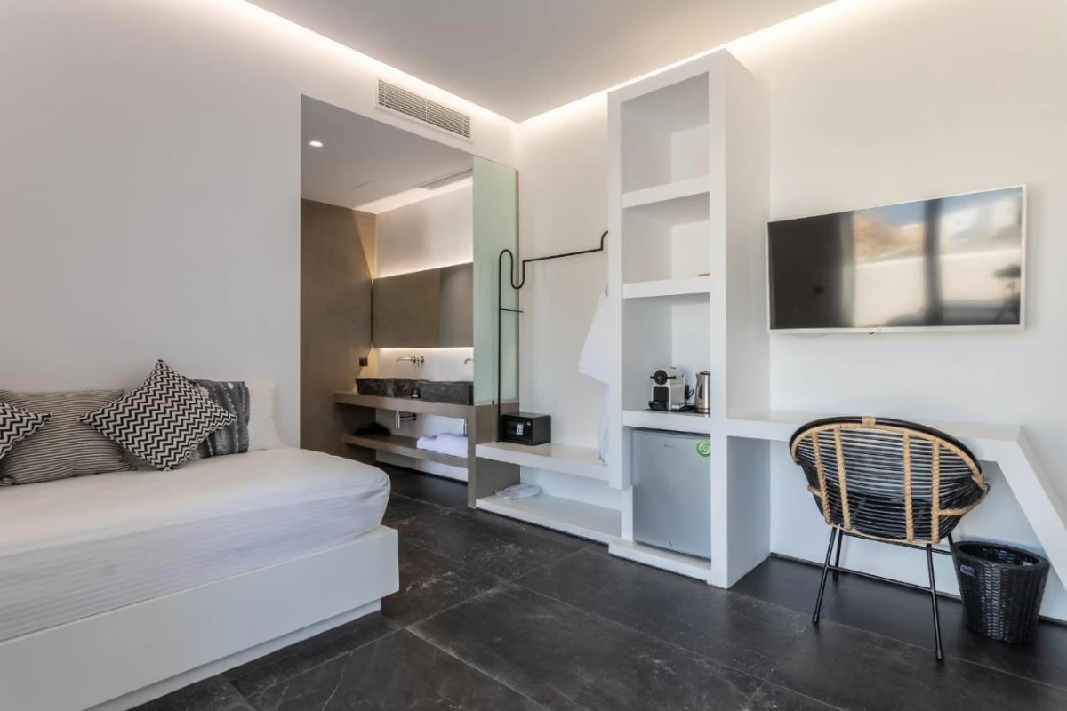 Aegean Gem Kamari - Hotel Photo 10