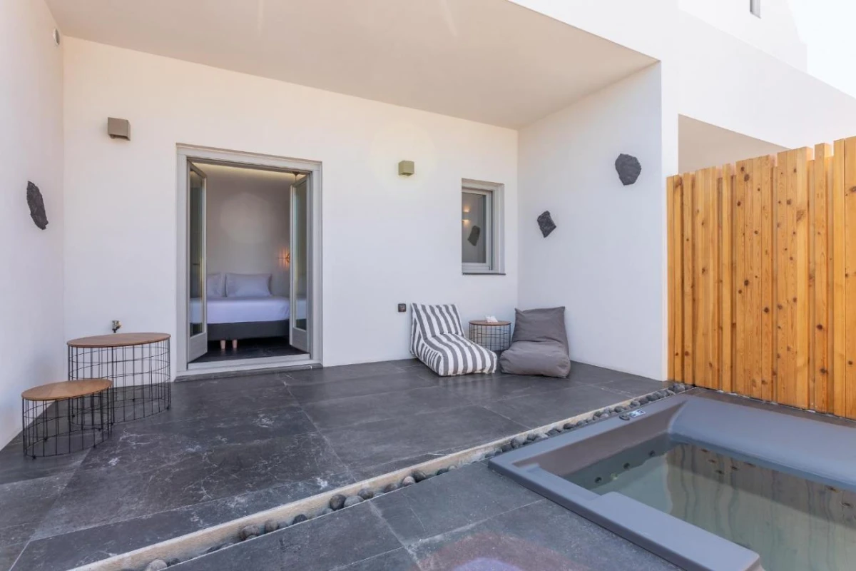 Aegean Gem Kamari - Hotel Photo 12