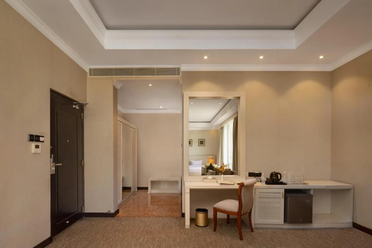 The Golden Crown Hotel - Hotel Photo 30