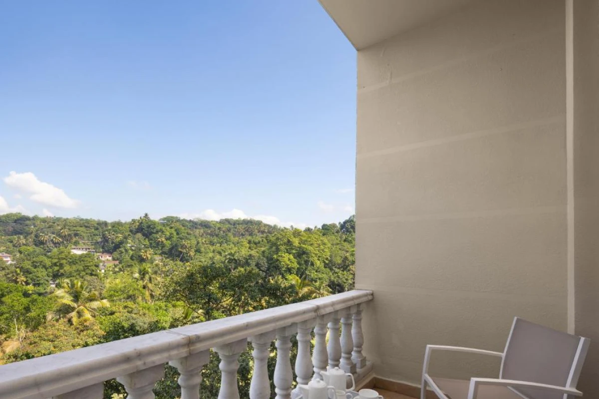 The Golden Crown Hotel - Hotel Photo 36