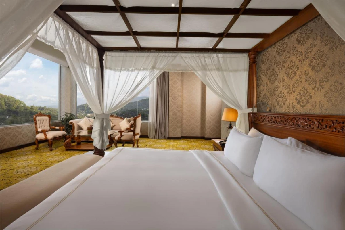 The Golden Crown Hotel - Hotel Photo 37