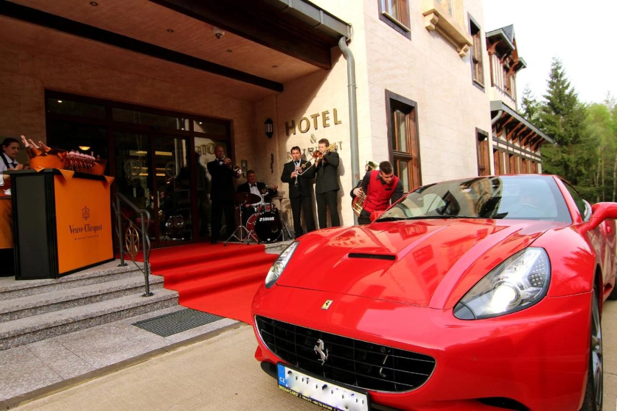 Retro Riverside Wellness Resort - Hotel Photo 1