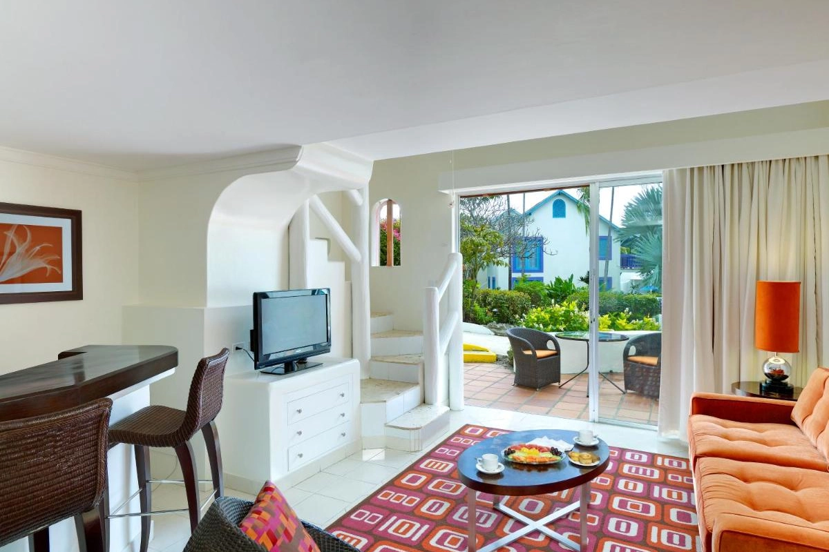 Crystal Cove by Elegant Hotels - Hotel Photo 3