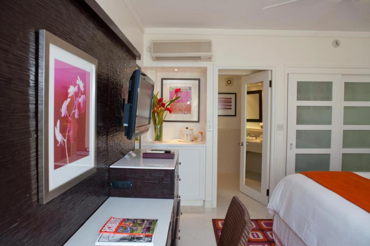 Crystal Cove by Elegant Hotels - Hotel Photo 6