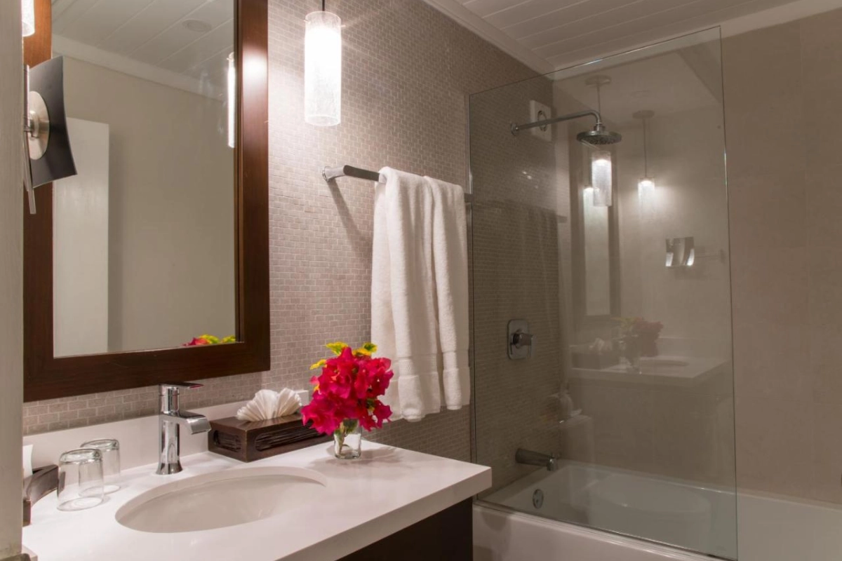 Crystal Cove by Elegant Hotels - Hotel Photo 9