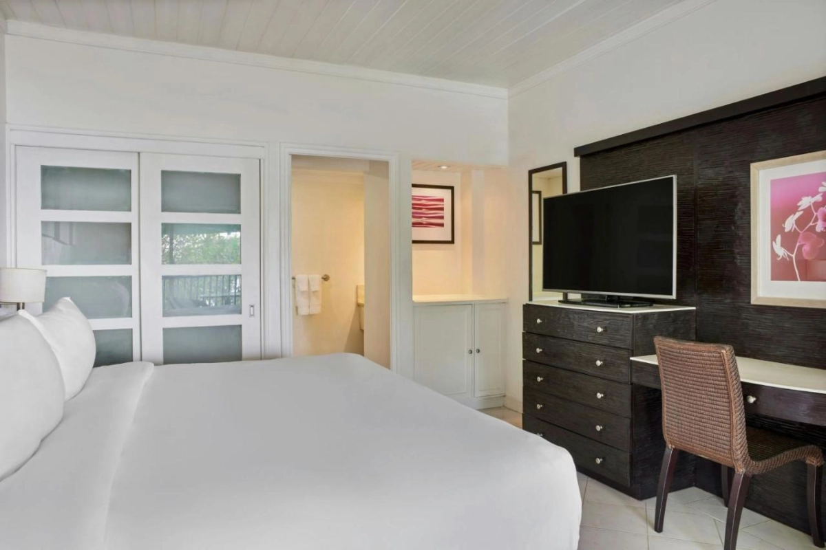 Crystal Cove by Elegant Hotels - Hotel Photo 27