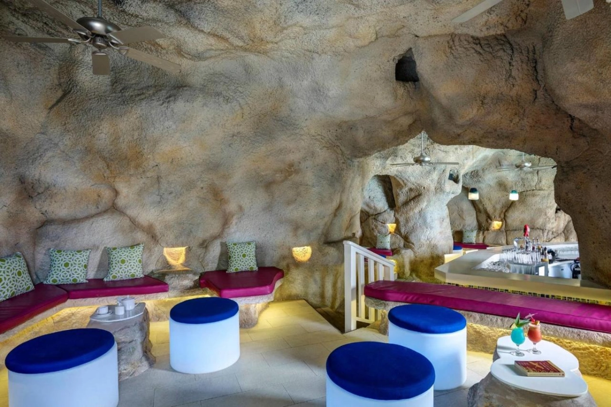 Crystal Cove by Elegant Hotels - Hotel Photo 53