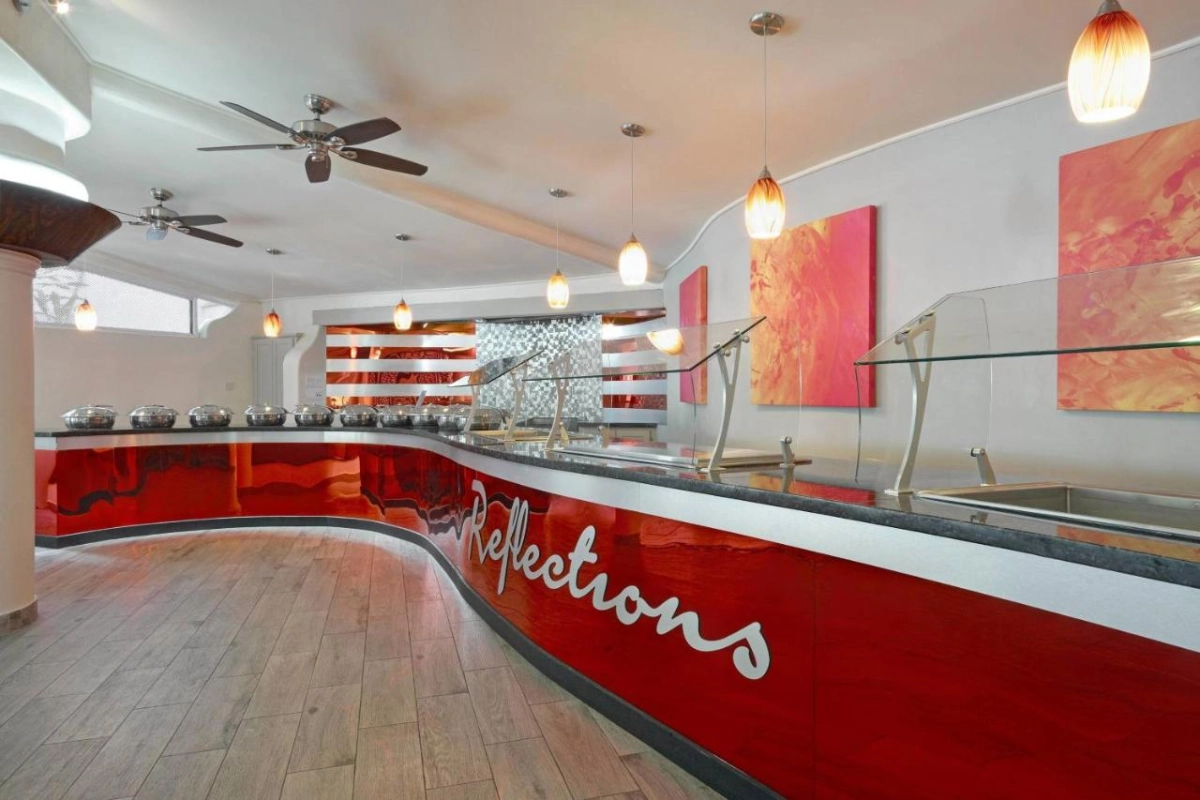 Crystal Cove by Elegant Hotels - Hotel Photo 57