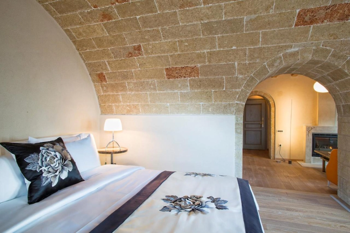 Moni Emvasis Luxury Suites - Hotel Photo 9