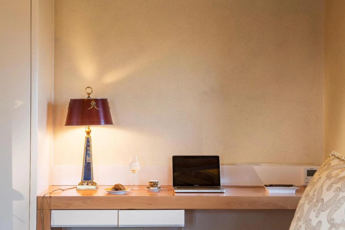 Moni Emvasis Luxury Suites - Hotel Photo 18