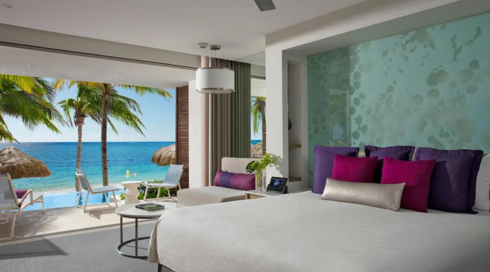 Xcelerate Junior Suite Swimout Ocean Front King at Breathless Riviera Cancun Resort & Spa