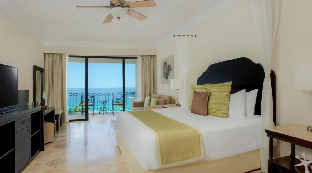 Preferred Club Junior Suite Ocean Front King at Dreams Los Cabos Suites Golf Resort & Spa