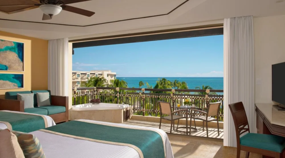 Preferred Club Ocean View and Pool Front with Outdoor Jacuzzi (double Bed) at Dreams Riviera Cancun Resort & Spa