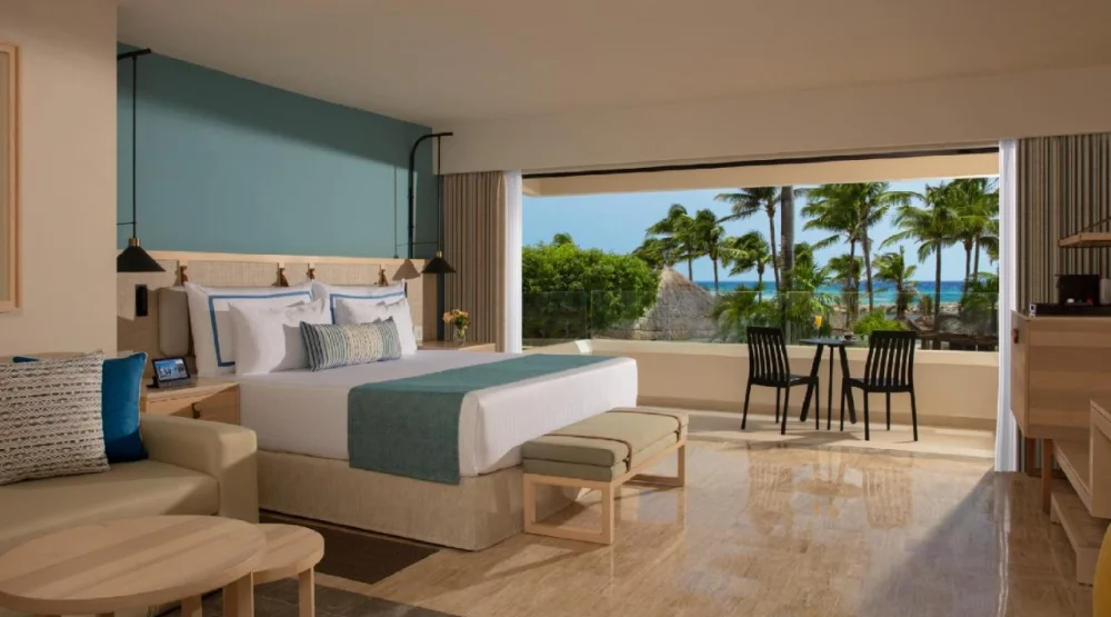 Preferred Club Ocean Front View King at Dreams Aventuras Resort & Spa