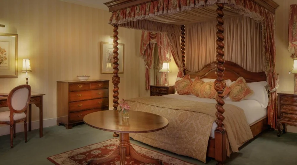 Queen Suite at Nailcote Hall Hotel