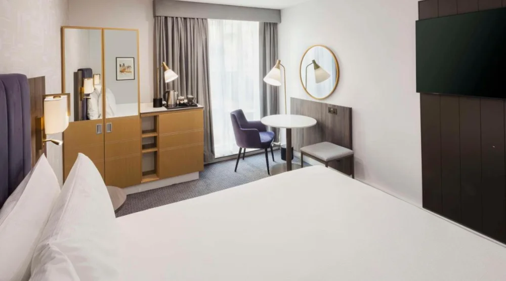 King Guest Room at DoubleTree by Hilton Manchester, Piccadilly