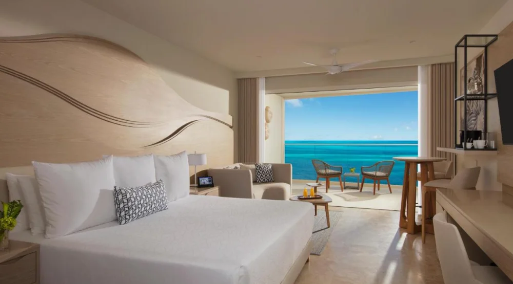Xcelerate Junior Suite Live Big Ocean Front King at Breathless Cancun Soul Resort & Spa