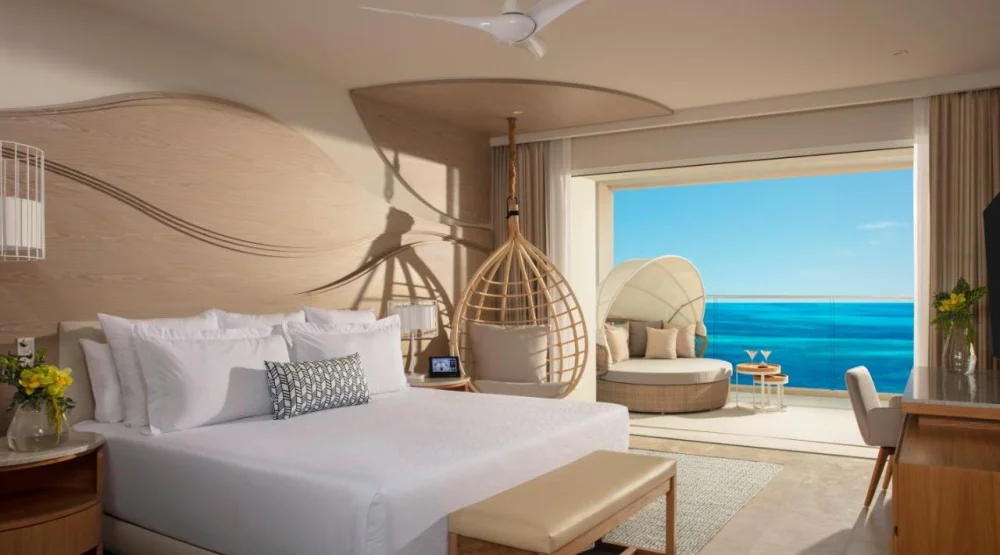 Xhale Club Master Suite Ocean Front King at Breathless Cancun Soul Resort & Spa