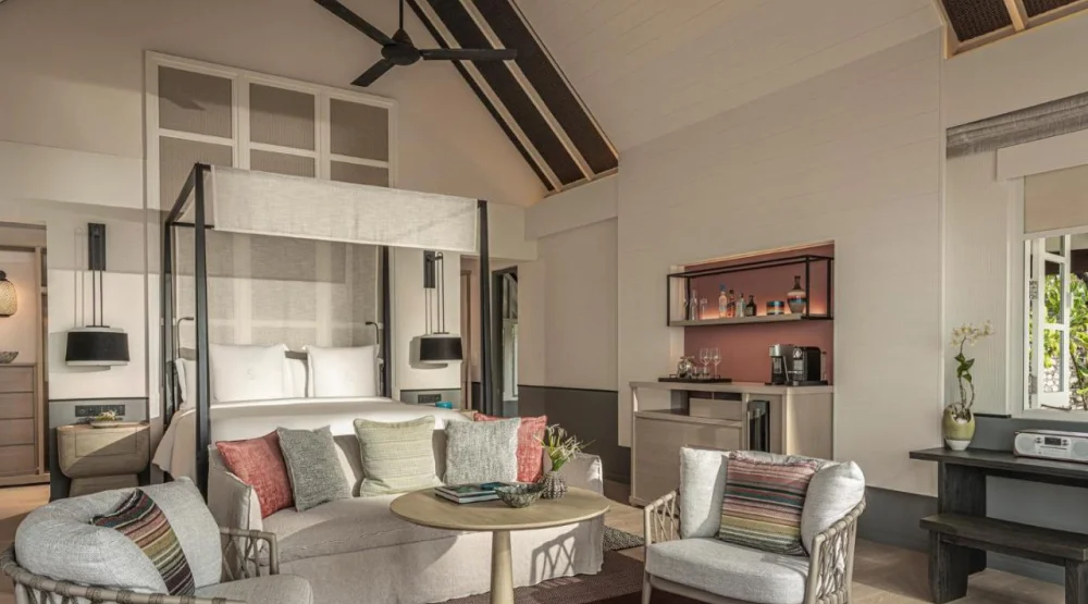 Family Oceanfront Bungalow with Pool King at Four Seasons Resort At Landaa Giraavaru