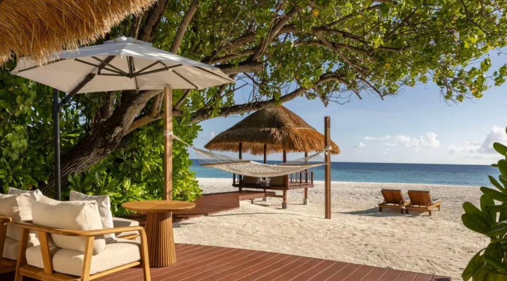 Beachfront Pool Villa at Banyan Tree Vabbinfaru