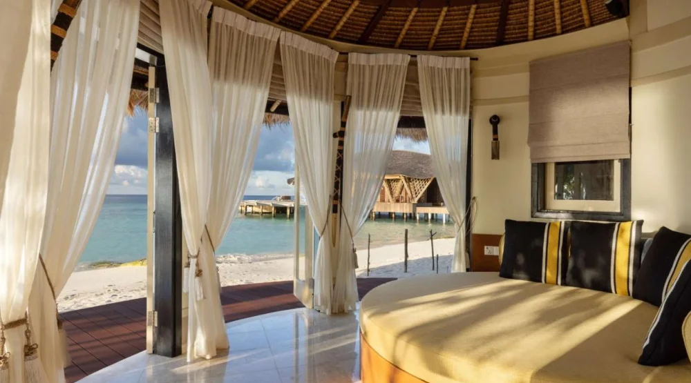 Grand Beachfront Pool Villa at Banyan Tree Vabbinfaru