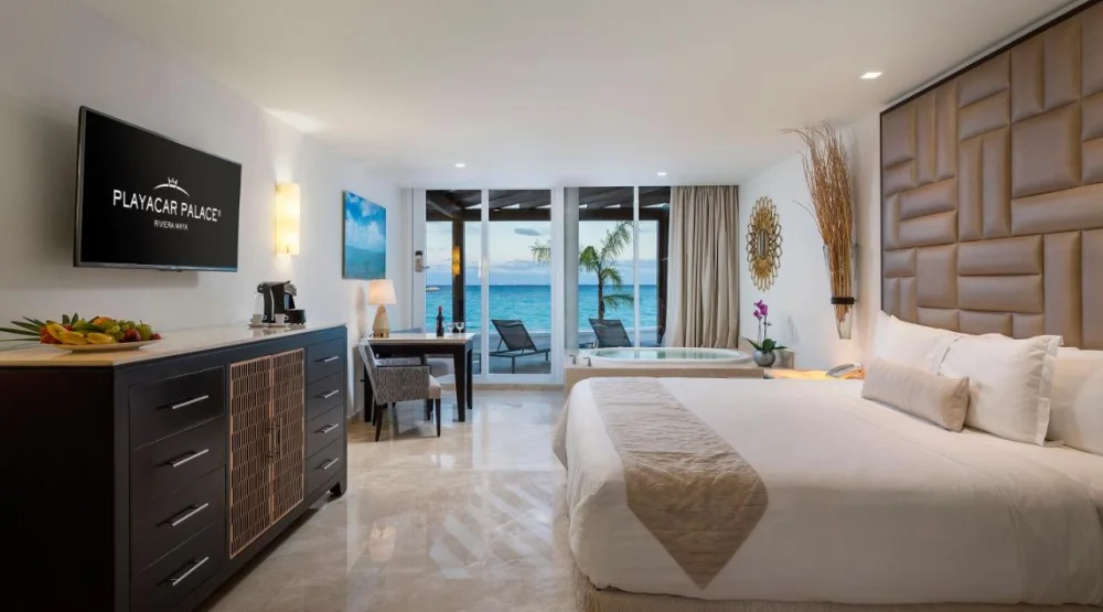 Superior Walk Out Suite Ocean Front - Kids & Teens Free at Playacar Palace