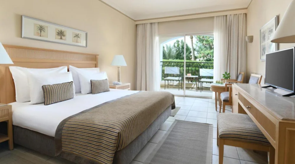 Superior Family Queen Or Twin Garden View at Jaz Makadi Star & Spa