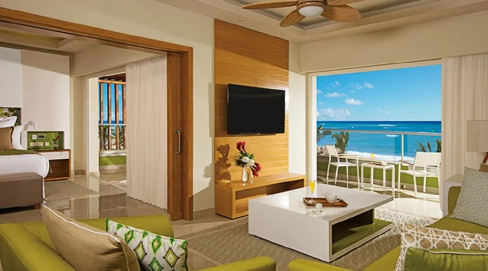 Preferred Club Master Suite Ocean Front at Dreams Onyx Resort & Spa