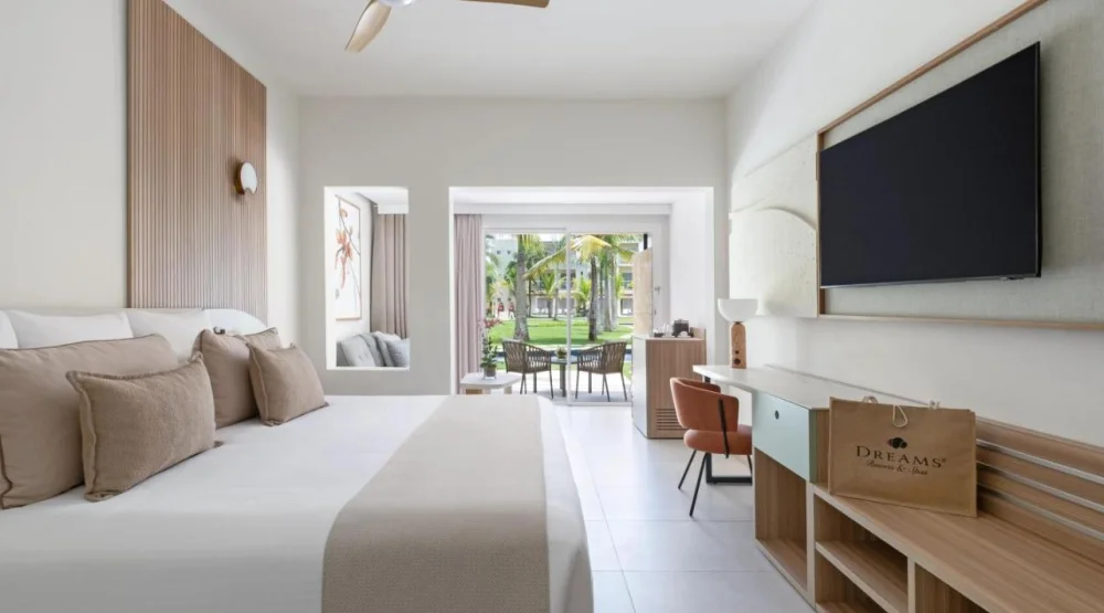 Preferred Club Junior Suite Pool Terrace King at Dreams Royal Beach Punta Cana