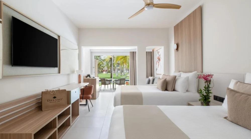 Preferred Club Junior Suite Pool Terrace Double at Dreams Royal Beach Punta Cana
