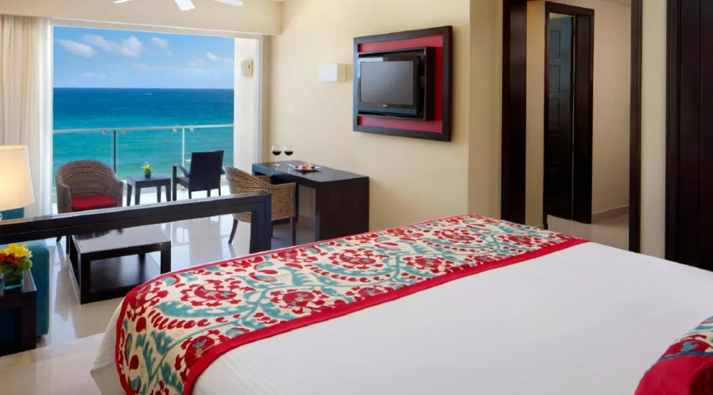 Junior Suite Ocean Front King Bed at Dreams Jade Resort & Spa