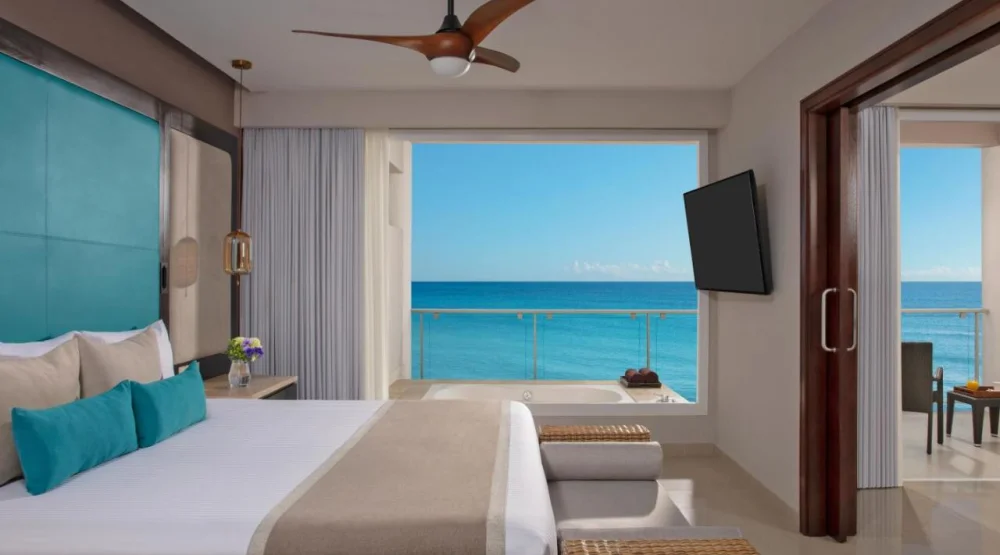 Preferred Club Ocean Front King Bed at Dreams Jade Resort & Spa