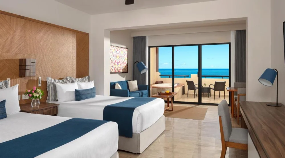 Preferred Club Junior Suite Ocean Front Double- at Dreams Sapphire Resort & Spa