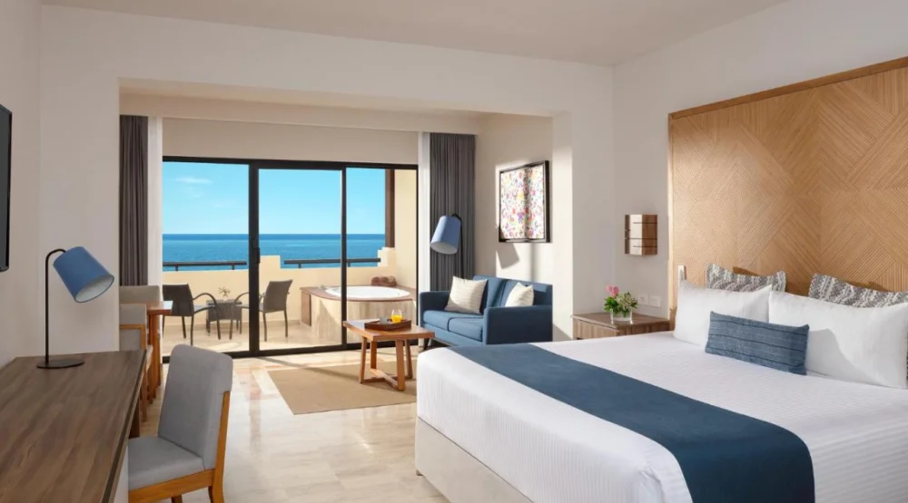 Preferred Club Junior Suite Ocean Front King- at Dreams Sapphire Resort & Spa
