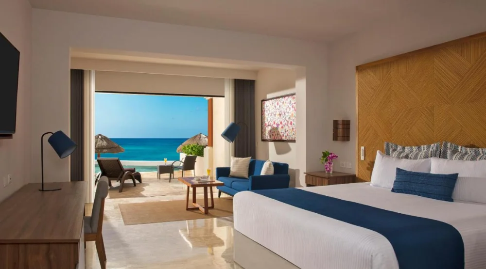 King Junior Suite with Swim-out - Beach Front at Dreams Sapphire Resort & Spa