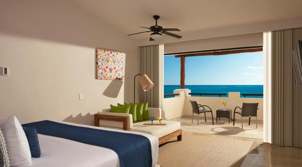 Preferred Club Master King Suite with Ocean Front View at Dreams Sapphire Resort & Spa
