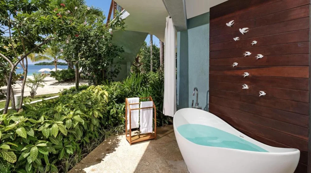 Caribbean Beachfront Walkout Grande Luxe Club Level Room with Tranquility Soaking Tub at Sandals Negril