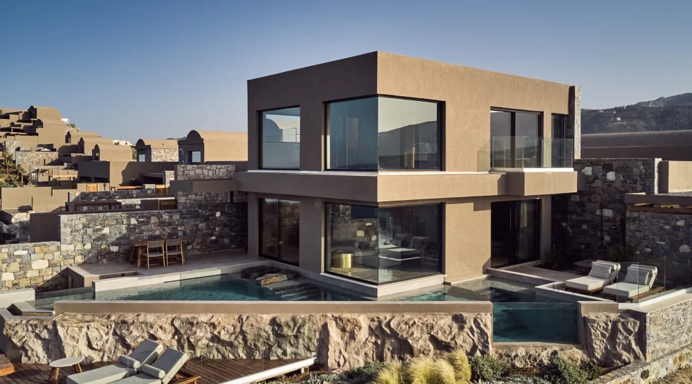 Acroterra Villa Private Infinity Pool at Acro Suites