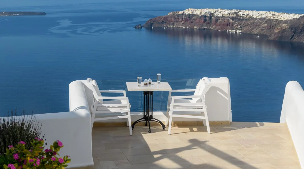 Lagoon | Indoor Jacuzzi Suite at Above Blue Suites