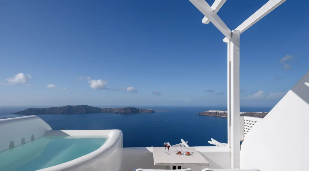 Heaven | Outdoor Jacuzzi Suite at Above Blue Suites