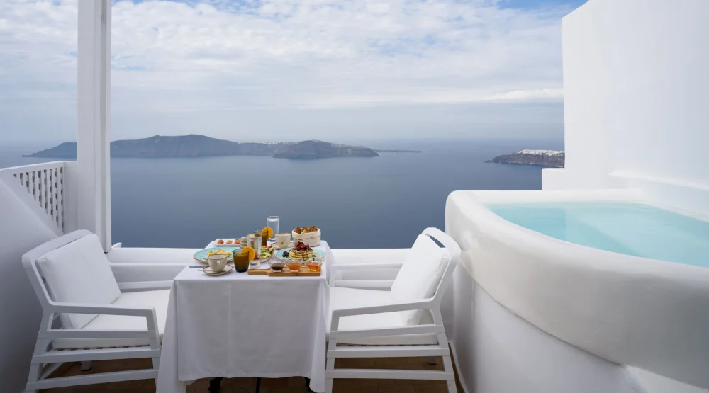 Golden Echo | Outdoor & Indoor Jacuzzi Suite at Above Blue Suites