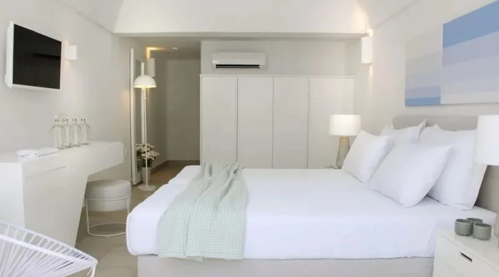 Sea View Studio Room at Aqua Blue Hotel