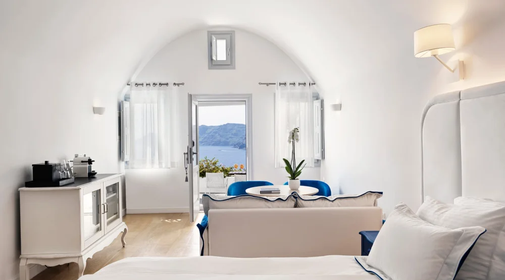 Honeymoon Suite  with Plunge Pool at Katikies Santorini