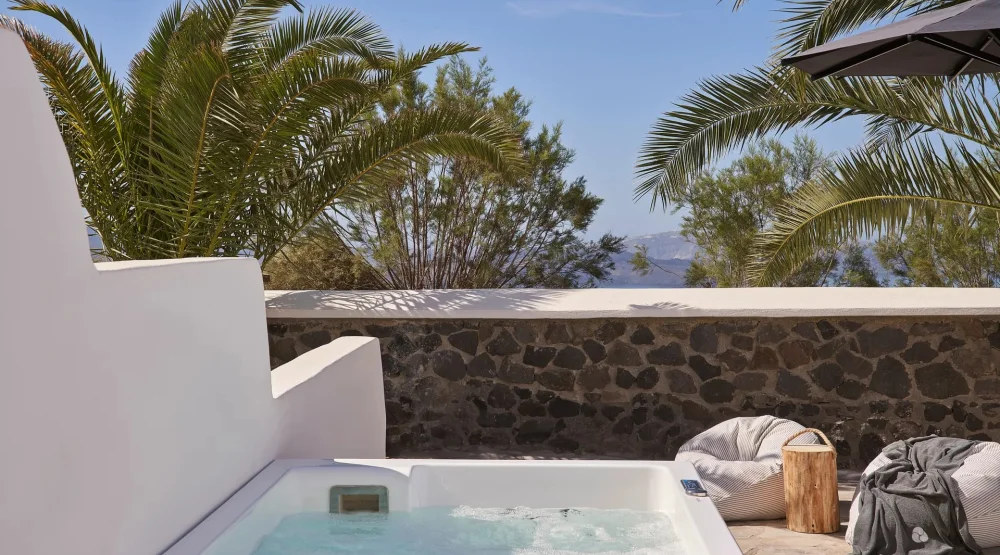 Junior Suite with Jetted Tub & Garden View 27m² at Mr & Mrs White Oia