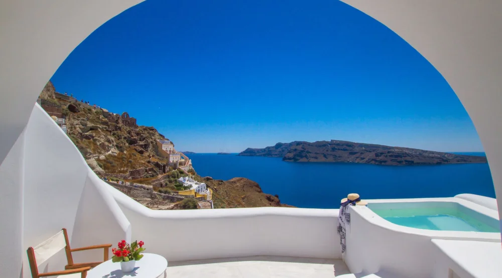 Honeymoon Cave Suite with Outdoor Hot Tub Caldera & Sea View at Oia Mare Villas