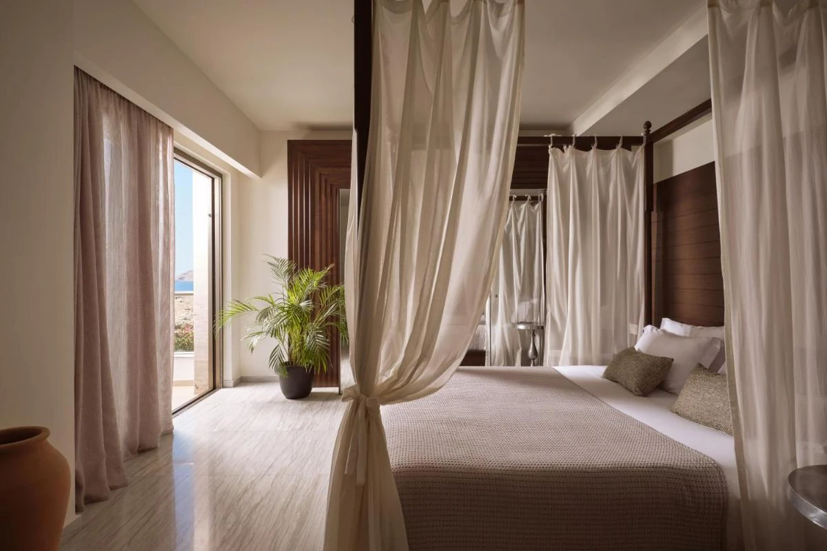 The Royal Blue Luxury Beach Resort - Hotel Photo 15