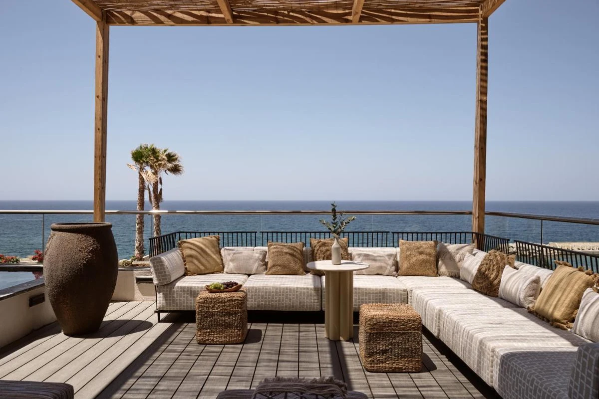 The Royal Blue Luxury Beach Resort - Hotel Photo 16