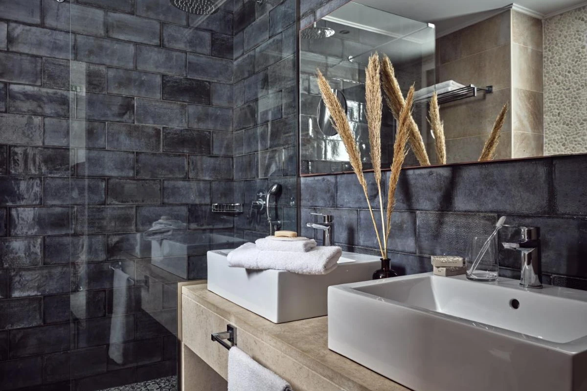 The Royal Blue Luxury Beach Resort - Hotel Photo 25