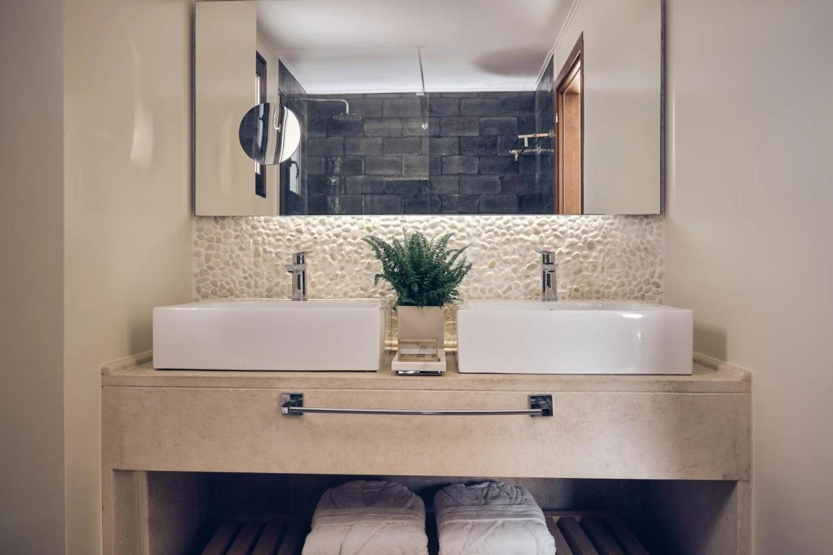 The Royal Blue Luxury Beach Resort - Hotel Photo 36